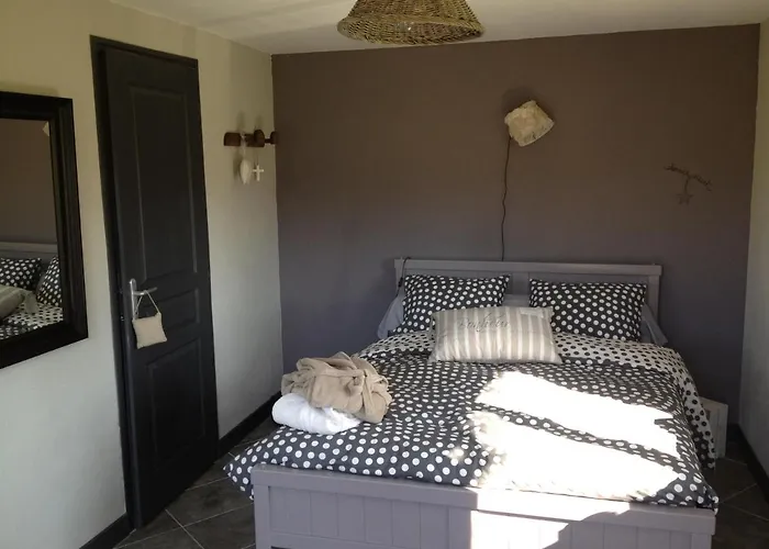 Au Balcon Du Bonheur Malandry